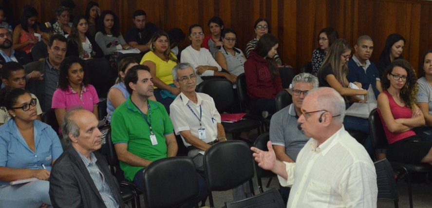Presidente do CFA realiza palestra na FaSF
