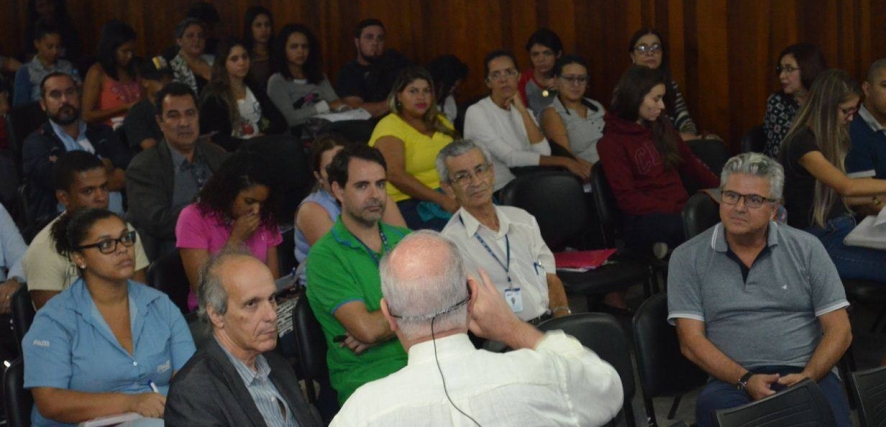 Presidente do CFA realiza palestra na FaSF