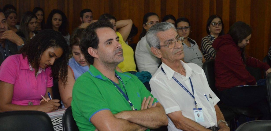 Presidente do CFA realiza palestra na FaSF