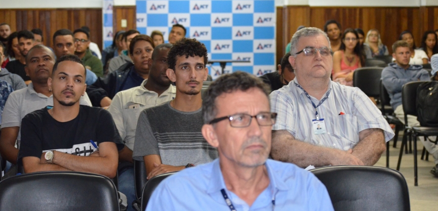 Alunos da FaSF participam de vídeo conferência