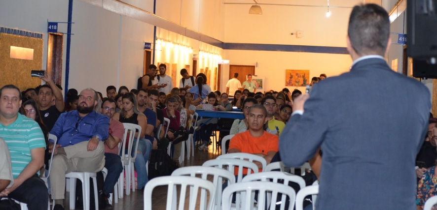 Palestra de planejamento financeiro é realizada na FaSF
