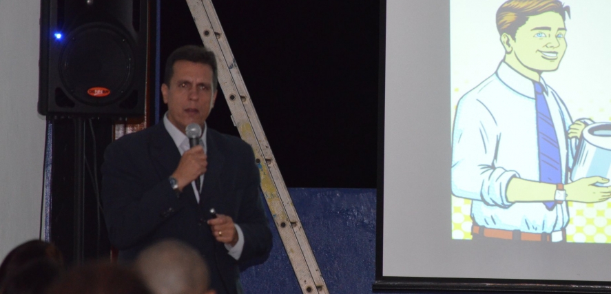 Palestra de planejamento financeiro é realizada na FaSF
