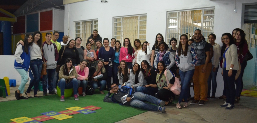 Alunos de psicologia realizam visita técnica