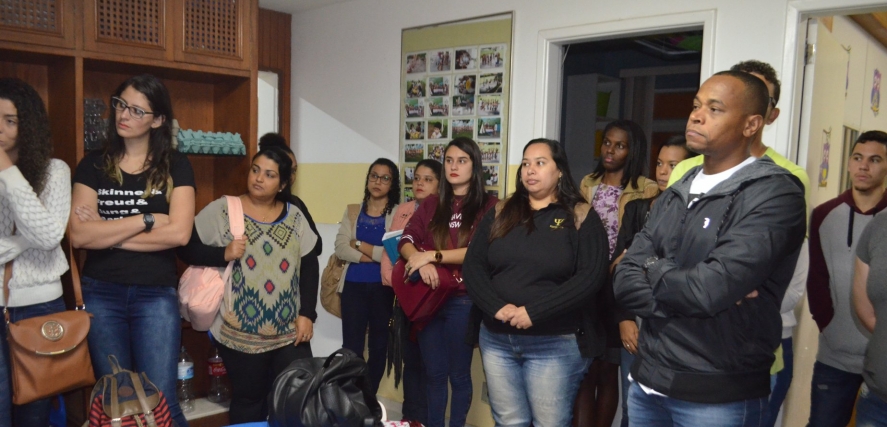 Alunos de psicologia realizam visita técnica