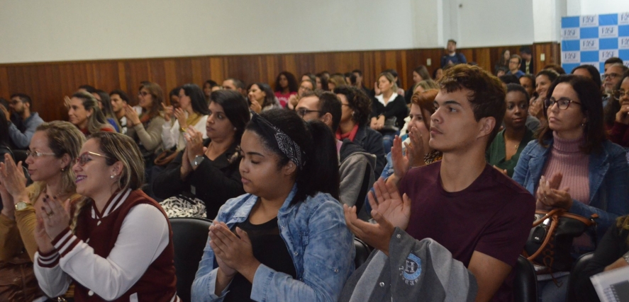 Dia do psicólogo é comemorado com palestra e teatro