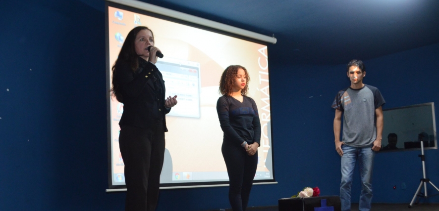 Dia do psicólogo é comemorado com palestra e teatro
