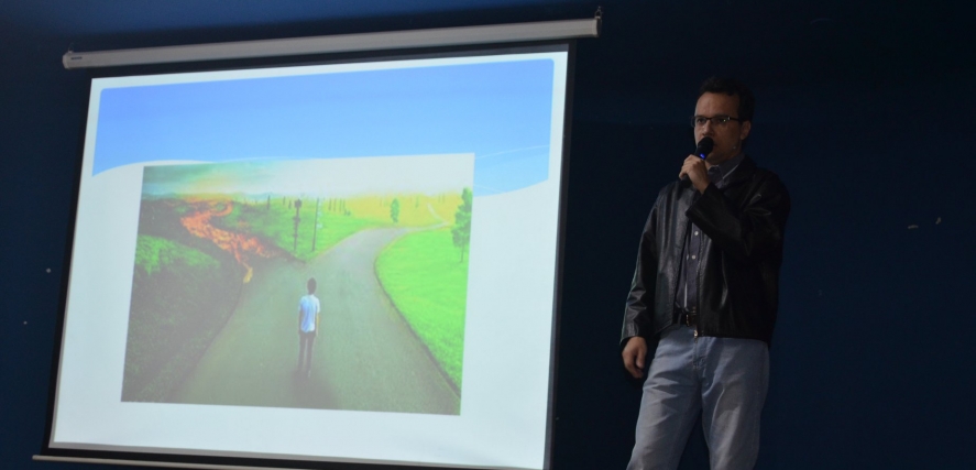 Dia do psicólogo é comemorado com palestra e teatro