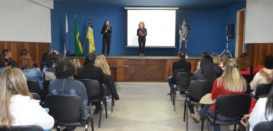 Dia do psicólogo é comemorado com palestra e teatro